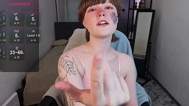 Snapshot of _DreamLuna1_ chatting on April 7, 2026, 12:18 pm DreamLuna1 online show from April 7, 2026, 12:18 pm