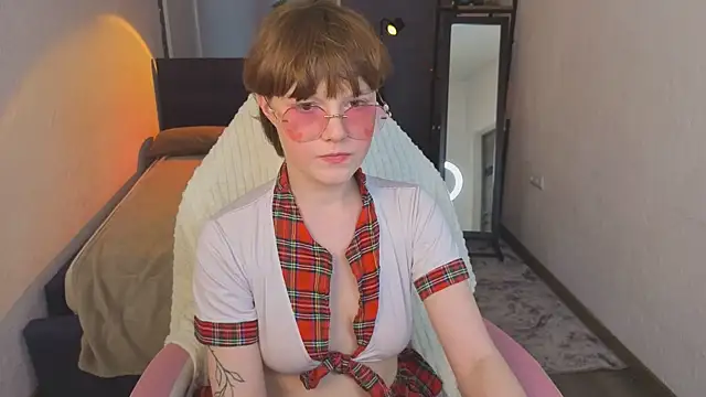 Snapshot of _DreamLuna1_ chatting on March 25, 2026, 1:43 pm DreamLuna1 online show from March 25, 2026, 1:43 pm