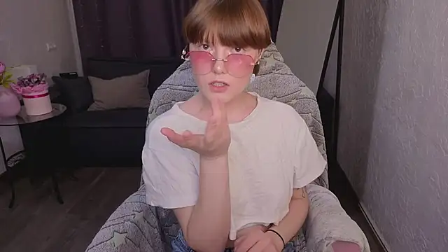 Snapshot of _DreamLuna1_ chatting on March 30, 2026, 1:45 pm DreamLuna1 online show from March 30, 2026, 1:45 pm