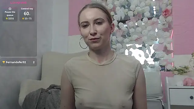 EmberLuna  online show from June 5, 2026, 6:18 am