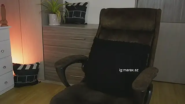 Mara HugeAss online show from July 28, 2026, 11:37 pm