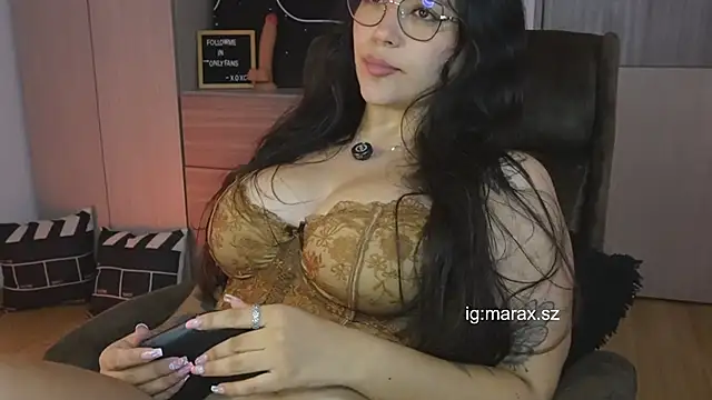 Mara HugeAss online show from March 31, 2026, 12:12 am