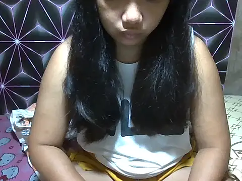 Snapshot of Flowerbebe chatting on April 22, 2026, 6:14 pm Flowerbebe online show from April 22, 2026, 6:14 pm
