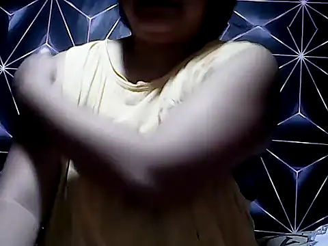Snapshot of Flowerbebe chatting on May 27, 2026, 2:13 pm Flowerbebe online show from May 27, 2026, 2:13 pm