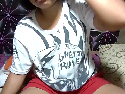 Snapshot of Flowerbebe chatting on May 2, 2026, 6:13 pm Flowerbebe online show from May 2, 2026, 6:13 pm