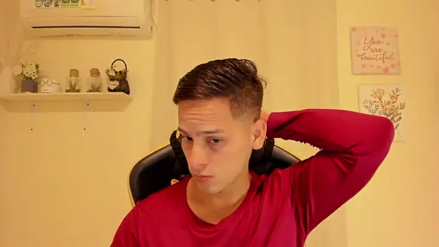 sexy andres01 online show from May 13, 2026, 12:34 pm
