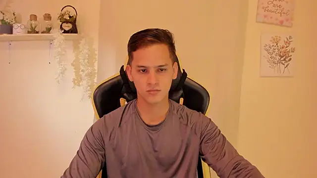 sexy andres01 online show from May 6, 2026, 2:21 pm