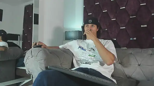 Snapshot of TonyBenedetti chatting on May 6, 2026, 8:46 pm TonyBenedetti online show from May 6, 2026, 8:46 pm