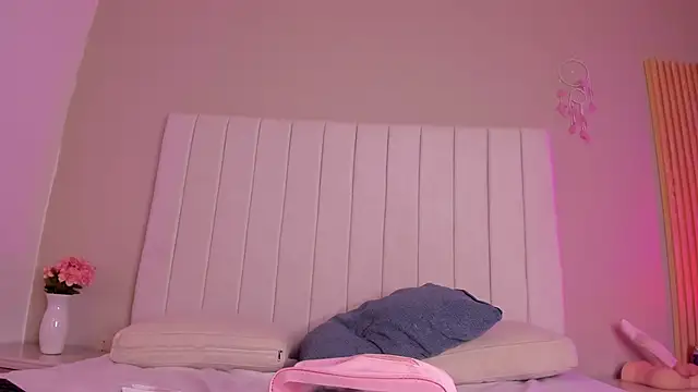 Snapshot of sophia_walkett_ chatting on April 18, 2026, 2:08 pm sophia walkett online show from April 18, 2026, 2:08 pm