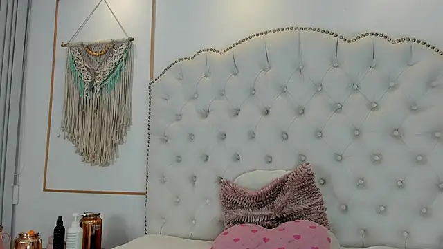 Sara funy online show from April 15, 2026, 11:05 am