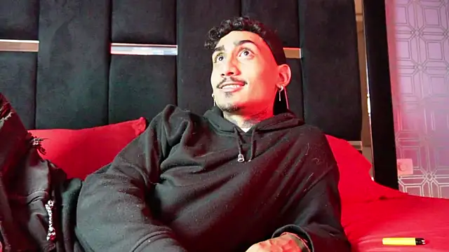 Snapshot of Dark_Eros_ chatting on April 10, 2026, 3:46 am Dark Eros online show from April 10, 2026, 3:46 am