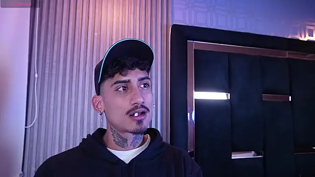 Snapshot of Dark_Eros_ chatting on April 12, 2026, 3:21 am Dark Eros online show from April 12, 2026, 3:21 am