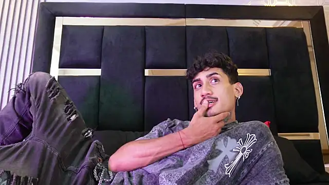 Snapshot of Dark_Eros_ chatting on March 25, 2026, 4:12 am Dark Eros online show from March 25, 2026, 4:12 am