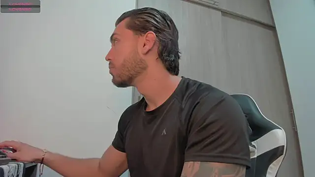 Axel  Blaze online show from April 15, 2026, 1:04 pm