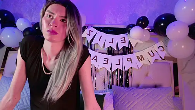 kamilla rossi online show from May 18, 2026, 3:50 pm