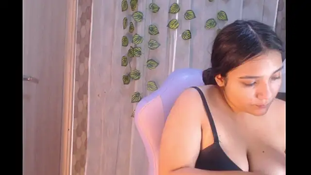 anyela donecm online show from May 7, 2026, 7:28 pm