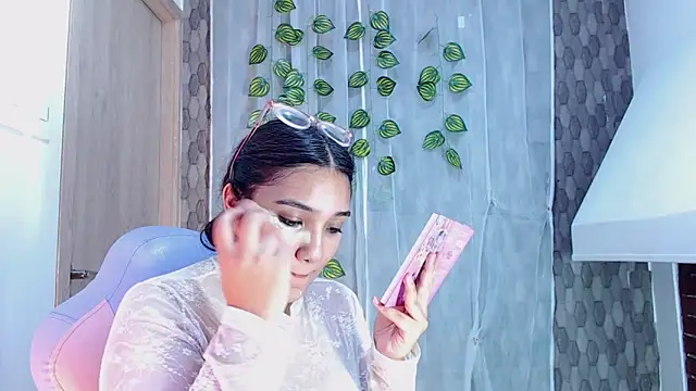 anyela donecm online show from May 4, 2026, 7:39 pm