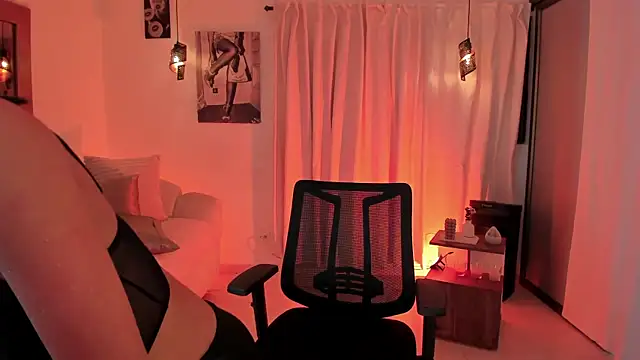 IsabellaLux  online show from July 14, 2026, 7:42 pm