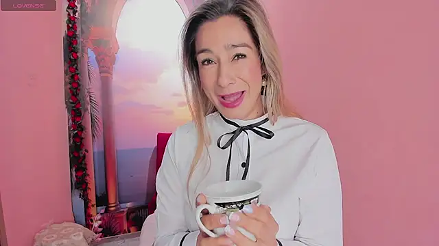 Madam Dalila online show from June 19, 2026, 12:33 pm