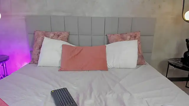 Olivia Sinclair online show from March 30, 2026, 1:12 pm