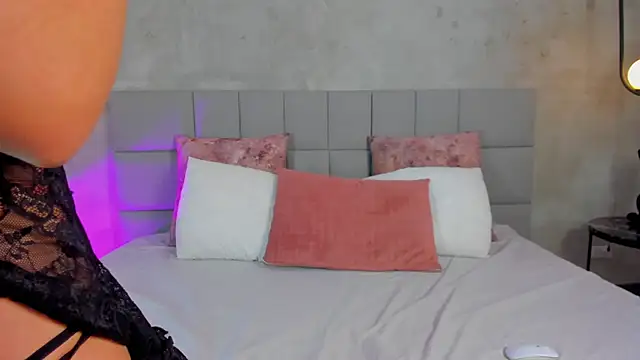 Olivia Sinclair online show from March 27, 2026, 11:33 am