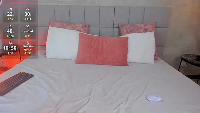 Olivia Sinclair online show from March 13, 2026, 12:43 pm