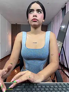 Snapshot of kitty_rousse01 chatting on May 29, 2026, 11:38 am kitty rousse01 online show from May 29, 2026, 11:38 am
