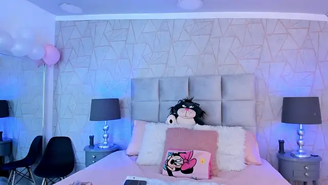 Scarlet 22  online show from April 10, 2026, 7:54 pm