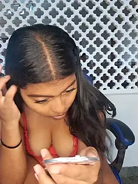 Snapshot of Coraline_em chatting on March 17, 2026, 6:44 pm Coraline em online show from March 17, 2026, 6:44 pm