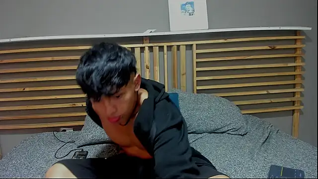 Snapshot of clark_ken01 chatting on April 21, 2026, 9:10 pm clark ken01 online show from April 21, 2026, 9:10 pm