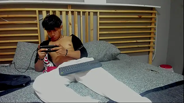 Snapshot of clark_ken01 chatting on April 15, 2026, 9:04 pm clark ken01 online show from April 15, 2026, 9:04 pm