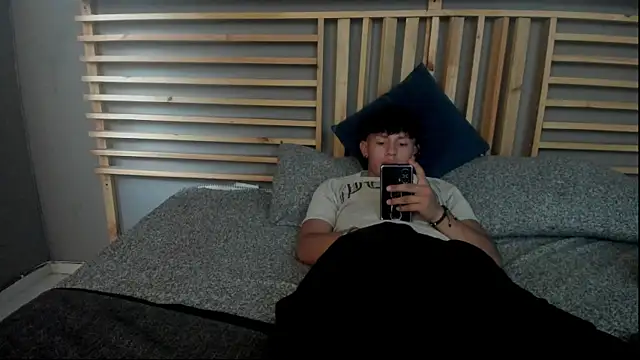 Snapshot of clark_ken01 chatting on April 18, 2026, 8:42 pm clark ken01 online show from April 18, 2026, 8:42 pm