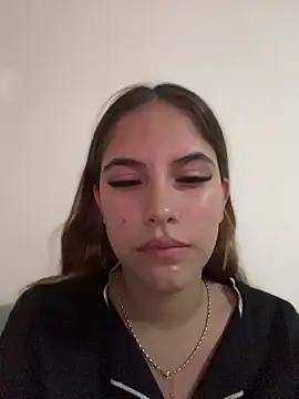 Snapshot of MiluRossee chatting on April 3, 2026, 6:20 am MiluRossee online show from April 3, 2026, 6:20 am