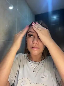 Snapshot of MiluRossee chatting on March 31, 2026, 4:47 am MiluRossee online show from March 31, 2026, 4:47 am