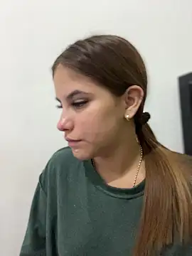 Snapshot of MiluRossee chatting on March 17, 2026, 12:02 am MiluRossee online show from March 17, 2026, 12:02 am