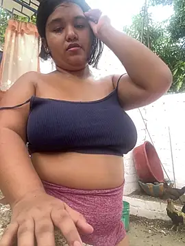 Snapshot of emi_li82 chatting on August 3, 2026, 12:08 am emi li82 online show from August 3, 2026, 12:08 am