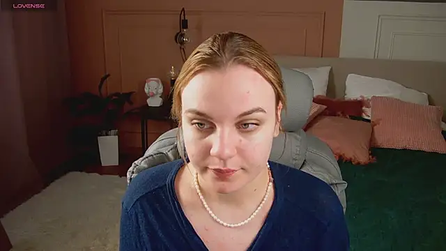 Snapshot of Glow_Margo chatting on April 24, 2026, 1:18 am Glow Margo online show from April 24, 2026, 1:18 am