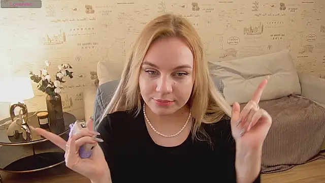 Snapshot of Glow_Margo chatting on May 9, 2026, 2:59 am Glow Margo online show from May 9, 2026, 2:59 am