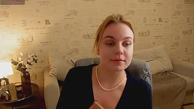 Snapshot of Glow_Margo chatting on May 10, 2026, 1:09 am Glow Margo online show from May 10, 2026, 1:09 am