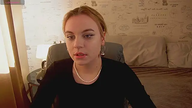 Snapshot of Glow_Margo chatting on May 30, 2026, 1:01 am Glow Margo online show from May 30, 2026, 1:01 am