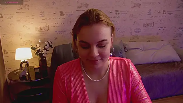 Snapshot of Glow_Margo chatting on May 7, 2026, 1:10 am Glow Margo online show from May 7, 2026, 1:10 am