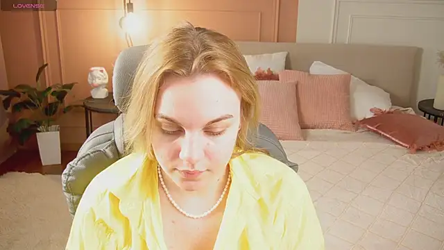 Snapshot of Glow_Margo chatting on April 25, 2026, 1:08 am Glow Margo online show from April 25, 2026, 1:08 am