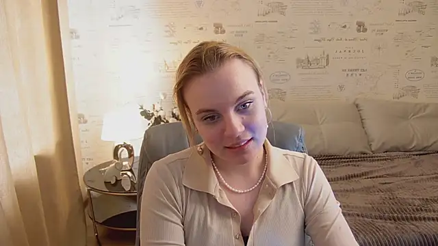 Snapshot of Glow_Margo chatting on May 17, 2026, 3:06 am Glow Margo online show from May 17, 2026, 3:06 am