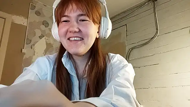 Snapshot of DinaFirebird chatting on March 6, 2026, 4:40 am DinaFirebird online show from March 6, 2026, 4:40 am