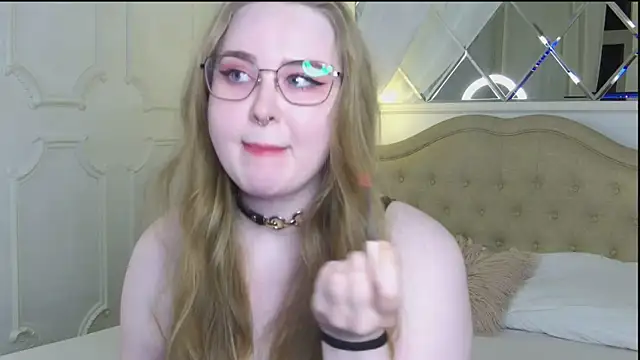 AprilHudson online show from May 16, 2026, 4:55 am