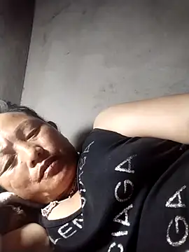 Snapshot of Lucie_Fuzk chatting on April 8, 2026, 1:23 pm Lucie Fuzk online show from April 8, 2026, 1:23 pm