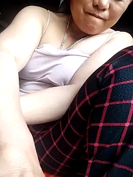 Snapshot of Lucie_Fuzk chatting on April 9, 2026, 2:02 am Lucie Fuzk online show from April 9, 2026, 2:02 am