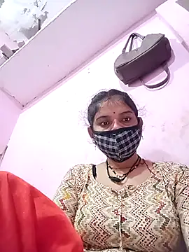 Snapshot of Hot_bri2 chatting on April 6, 2026, 10:33 pm Hot bri2 online show from April 6, 2026, 10:33 pm