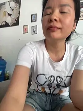 Ivy Trix2 online show from May 17, 2026, 8:03 am