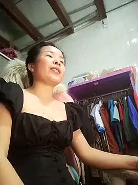 Ivy Trix2 online show from April 12, 2026, 3:32 am